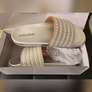 New! Blingy pearl sandals. Size 8